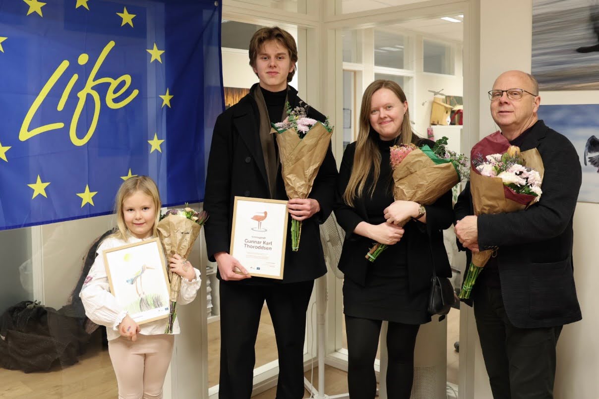  Vinningshafar, ásamt tveimur úr dómnefnd, þeim Fífu Jónsdóttur og Eggert Péturssyni. 